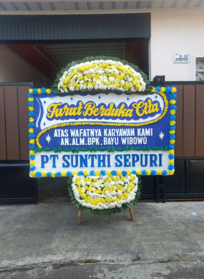 Papan Bunga Duka di Tapak Lebar