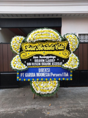 Papan Bunga Duka di Tapak Lebar