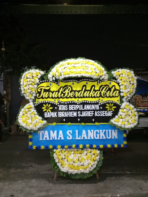 Papan Bunga Duka di Tapak Lebar