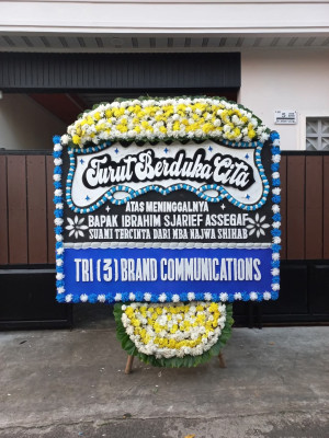 Papan Bunga Duka di Tapak Lebar